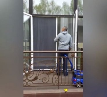 Установка сетки-плиссе для дверного проёма - фото - 2